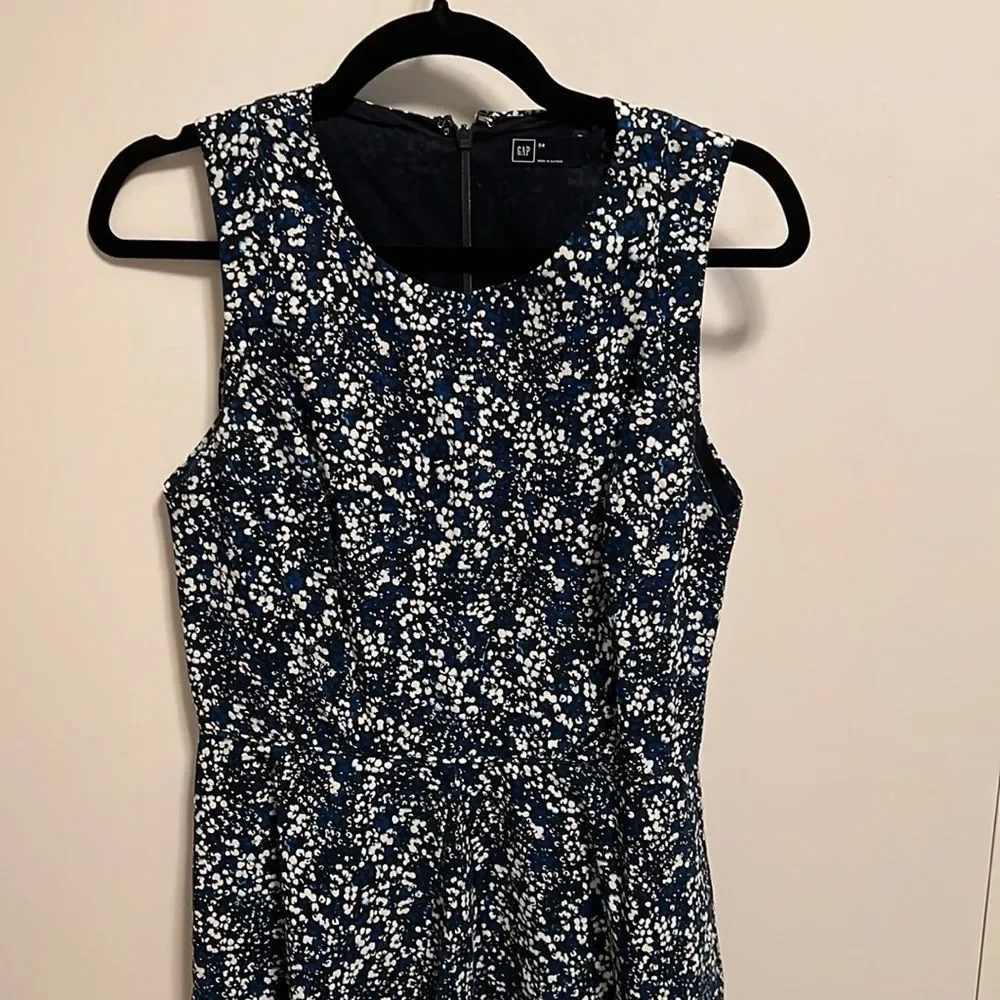 Gap Dress in Black floral print - Size 4 - Picture 2 of 5